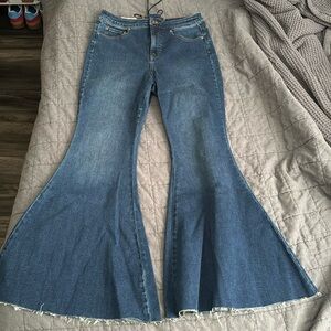 We the Free Float on Flares - lace up